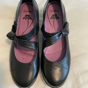 Dansko leather ballet style shoe